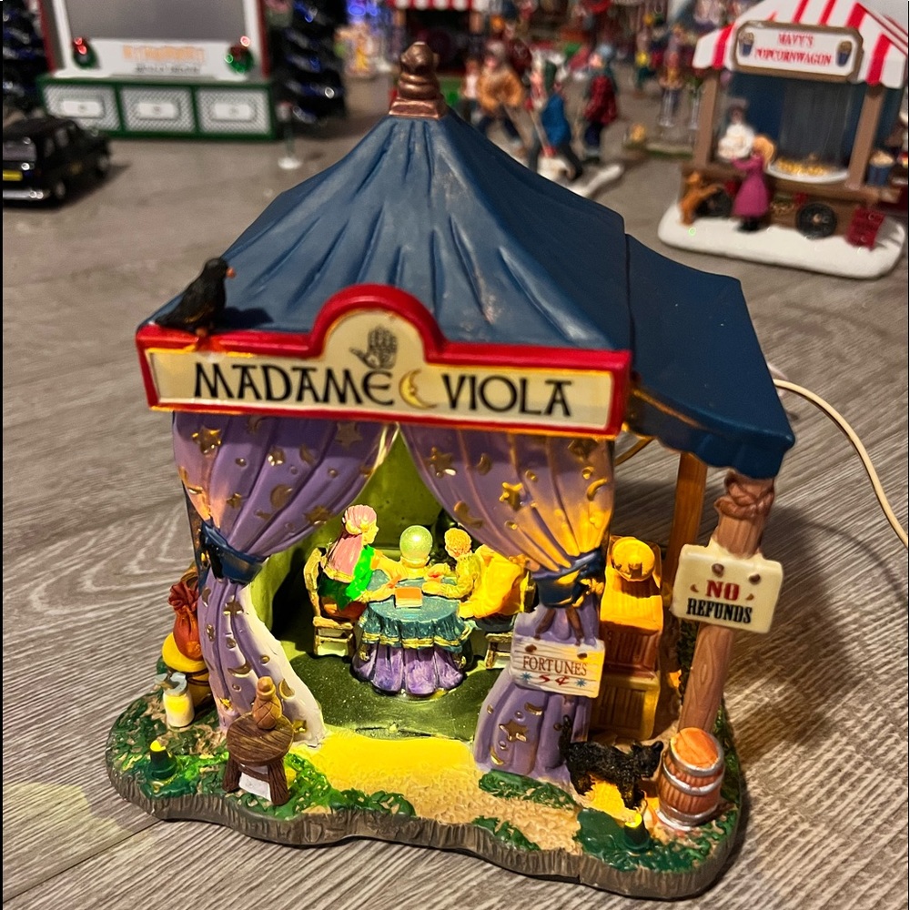 Lemax Madame viola’s tent